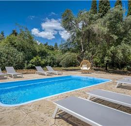 4 bedroom villa with pool by the sea, near Corfu town, sleeps 8